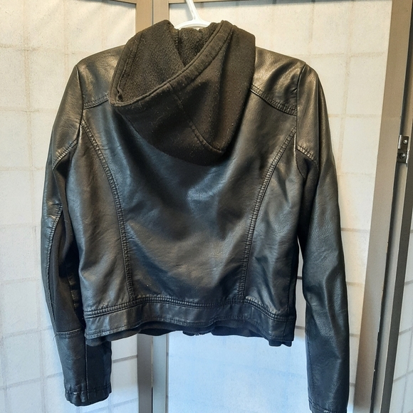 Leather jacket - Picture 2 of 2